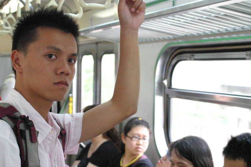 台灣鐵路旅遊攝影電車-區間車旅客特寫2005攝影照片2